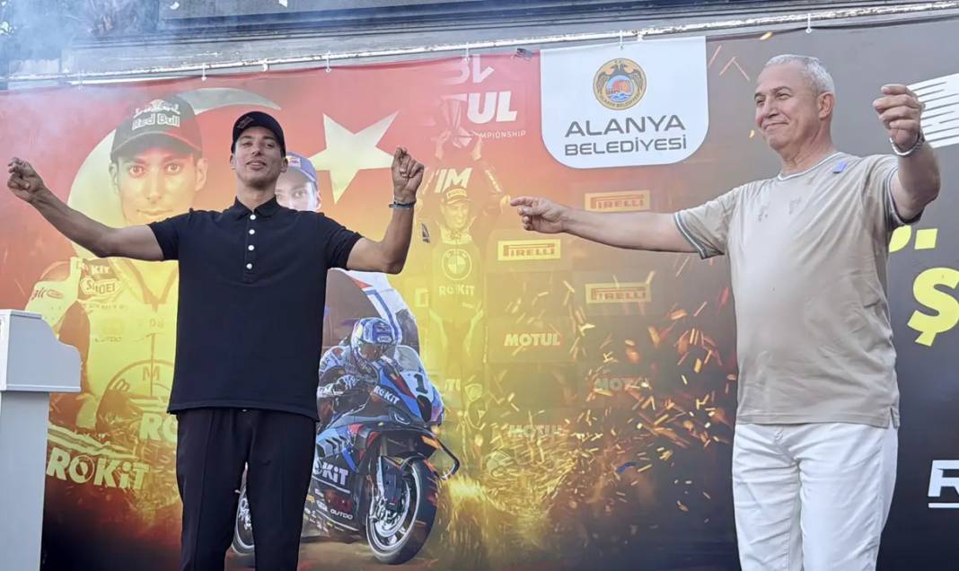 Şampiyon Toprak Razgatlıoğlu'nu Alanya'da Binler Karşıladı 11